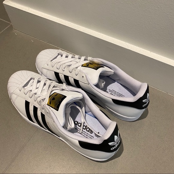 Shell Toe Adidas Classics - Picture 4 of 4